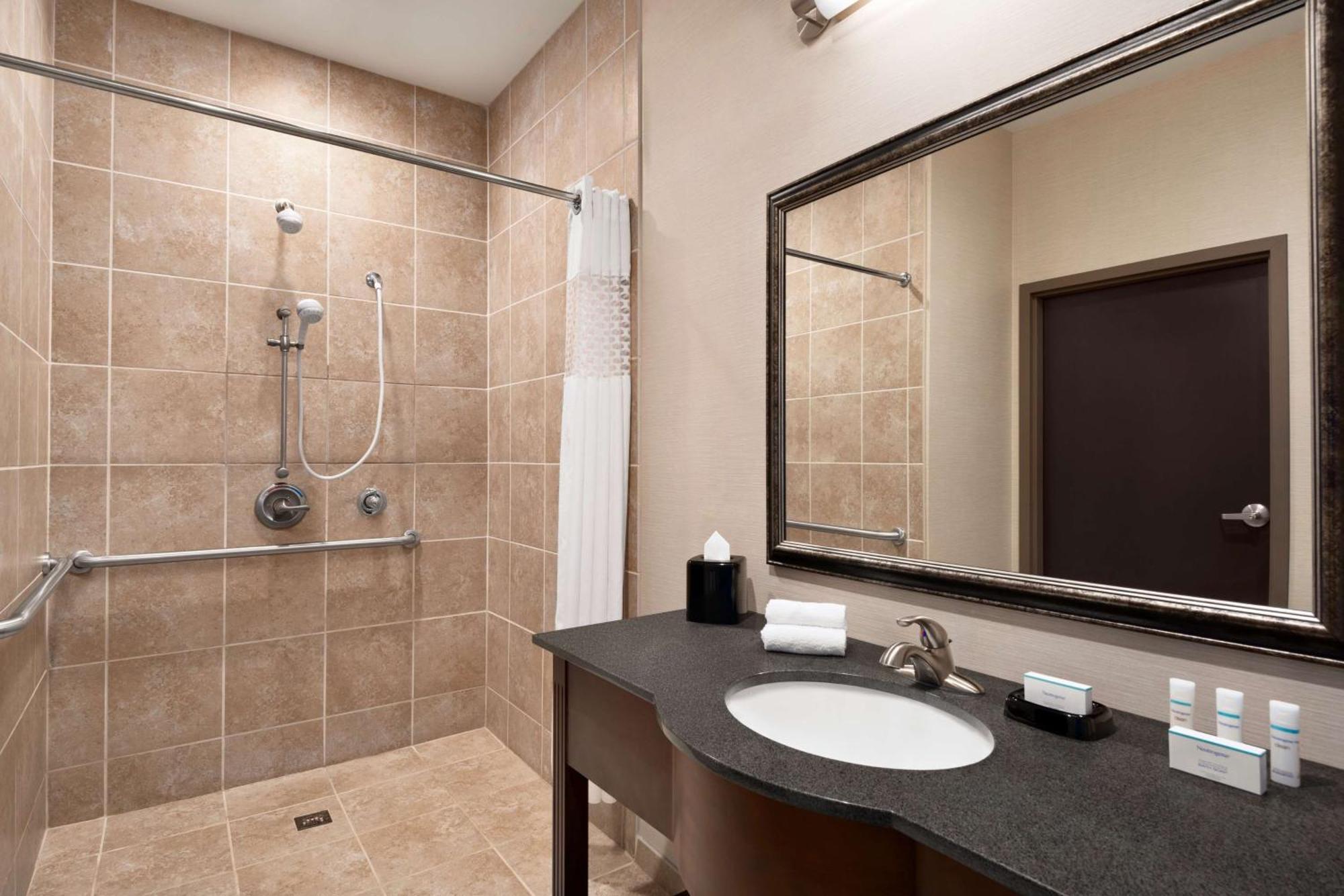 Hampton Inn & Suites - Мансфилд Экстерьер фото